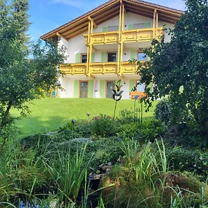Am Kirchberg Apartment